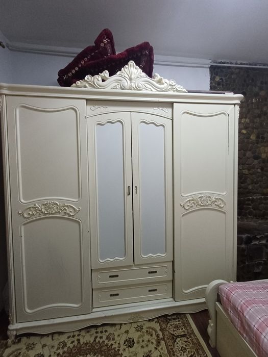 Sotiladi Xitoy Spaniy Shkafi