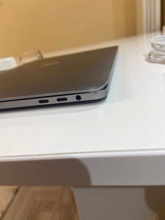 MacBook Pro 2017. Model A 1706