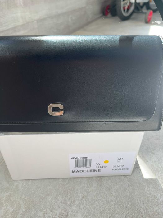 Дизайнерска чанта от естествена кожа на френския беанд Carel