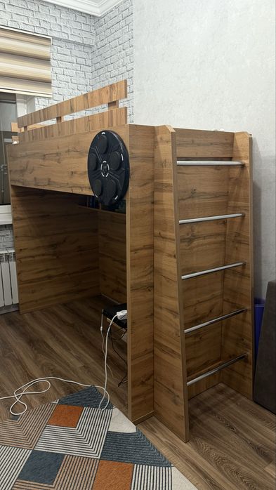 Двухэтажная кровать