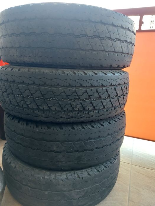 Vând 4 anvelope 215 70 r15 C