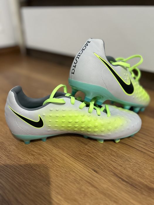 Нови бутонки Nike