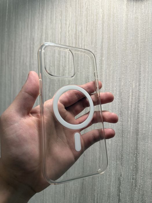 Продается оригинальных чехол на Iphone 15 pro max