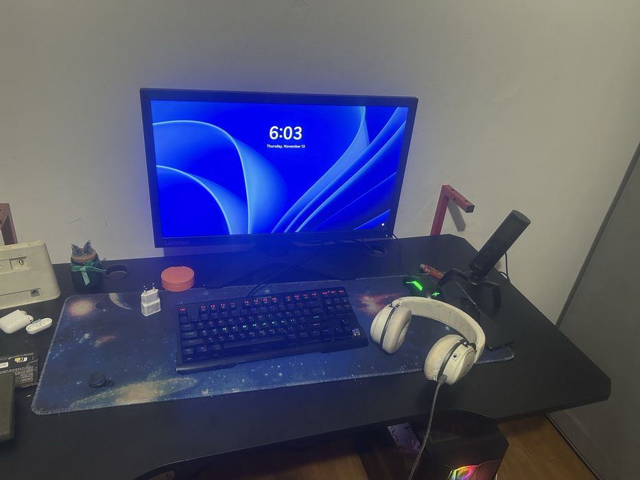 Vand pc gaming performant cititi toata descrierea