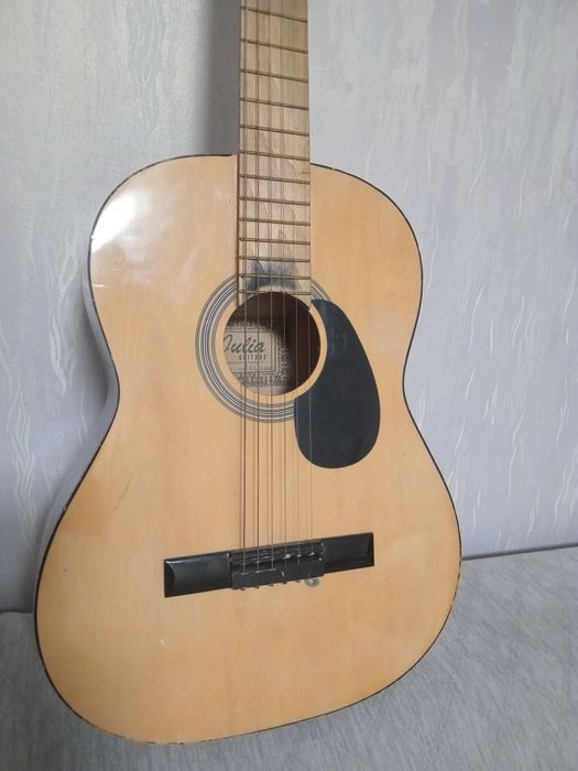 Гитара шестиструнная