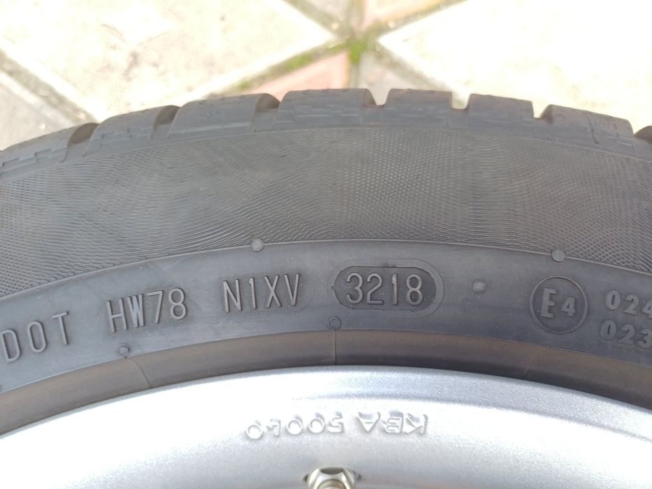 Vând 2 anvelope de iarna 225 50 r18 CONTINENTAL foarte bune