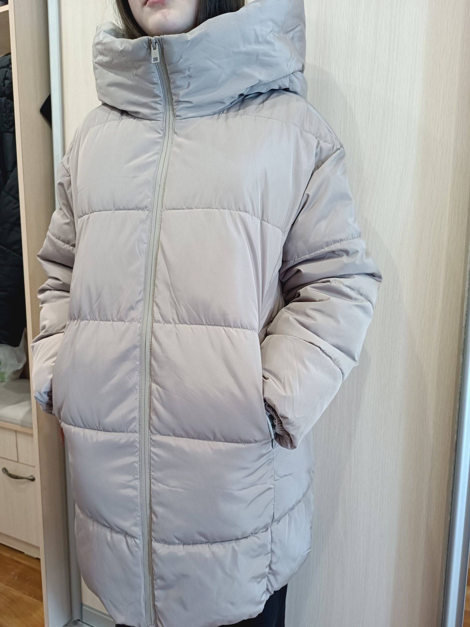 Продается куртка зимняя, в отличном состоянии, одевали пару раз. Цвет