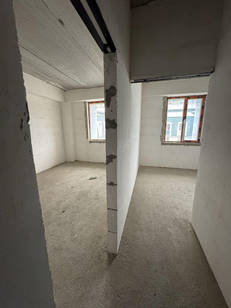 1 xonali 2 xona qilingan Tinchlik plaza yonida Xonsaroy domlarida