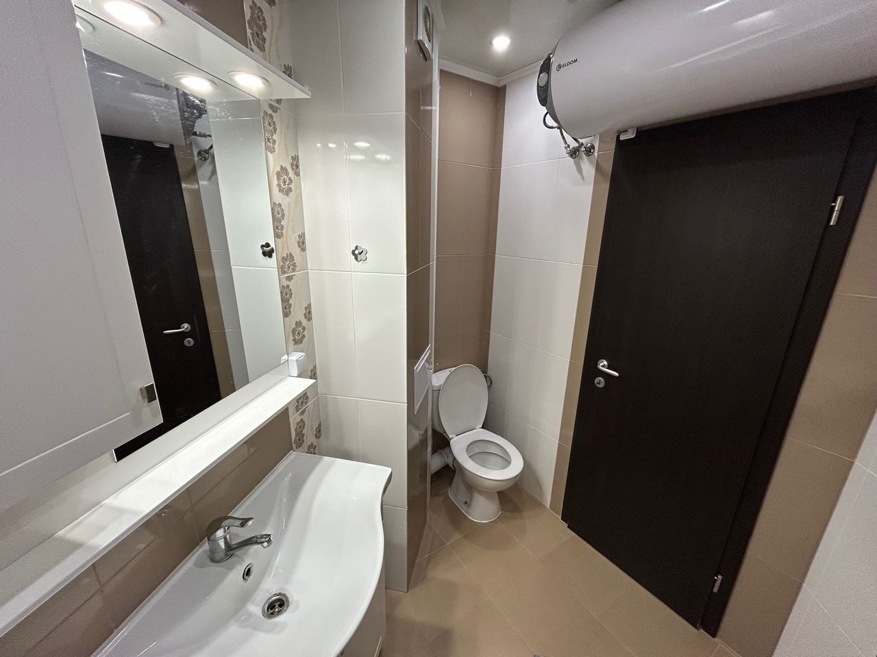 Дава се под наем Двустаен апартамент в Бургас, Център - 70 кв.м за 510 € - Снимка #9
