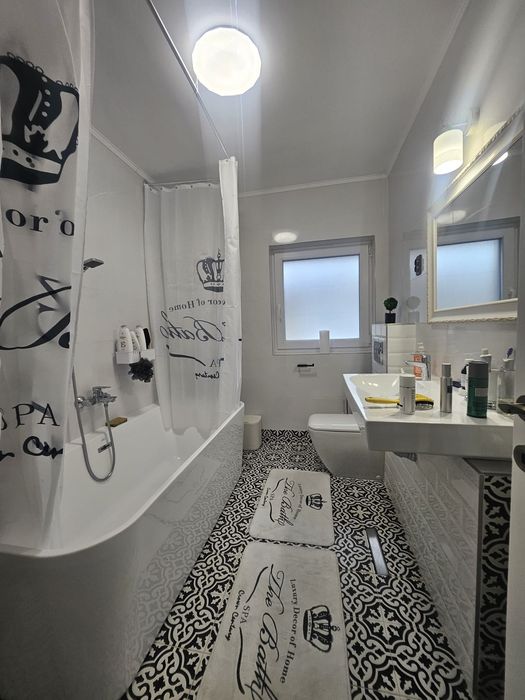 Vila individuala 4 camere  cu garaj  si curte bragadiru sector 5
