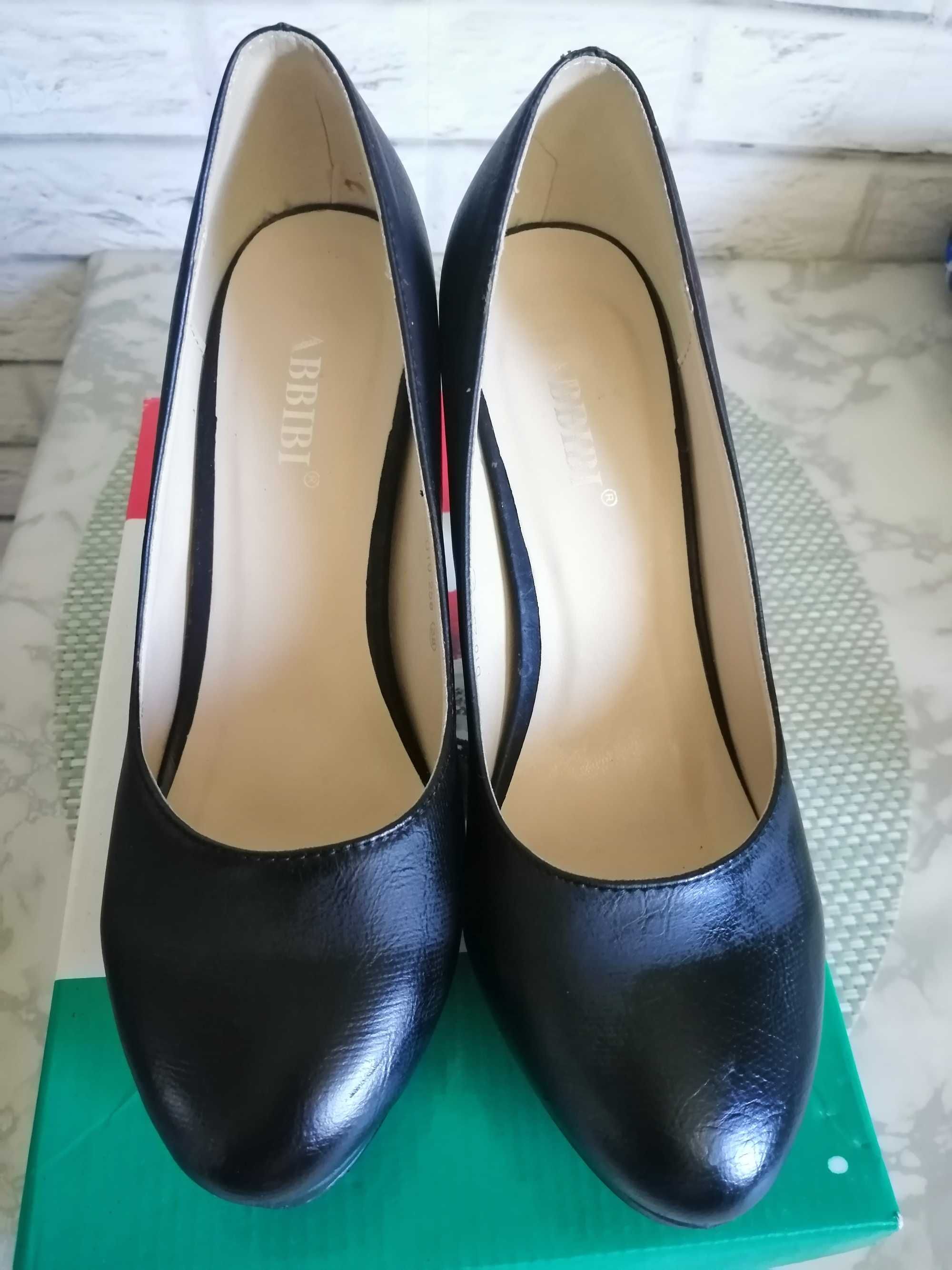 Vând pantofi de dama negri