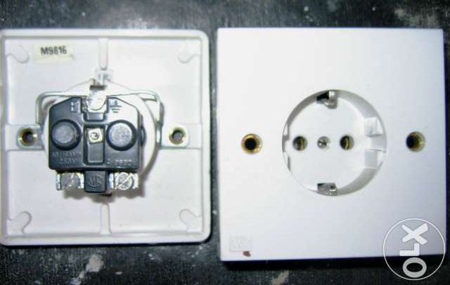 Розетки английского производства