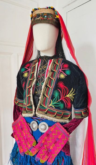 Автентична носия пълен комплект. Сребърни пафти и тепелък. Салтамарка