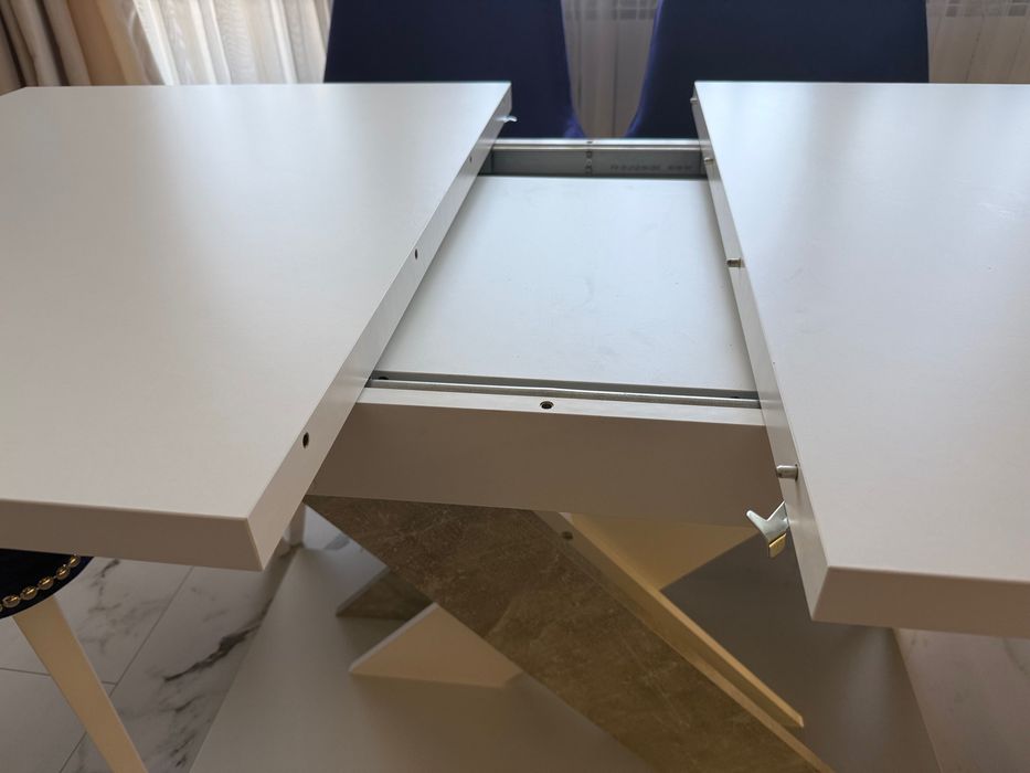 Разтегателна Маса