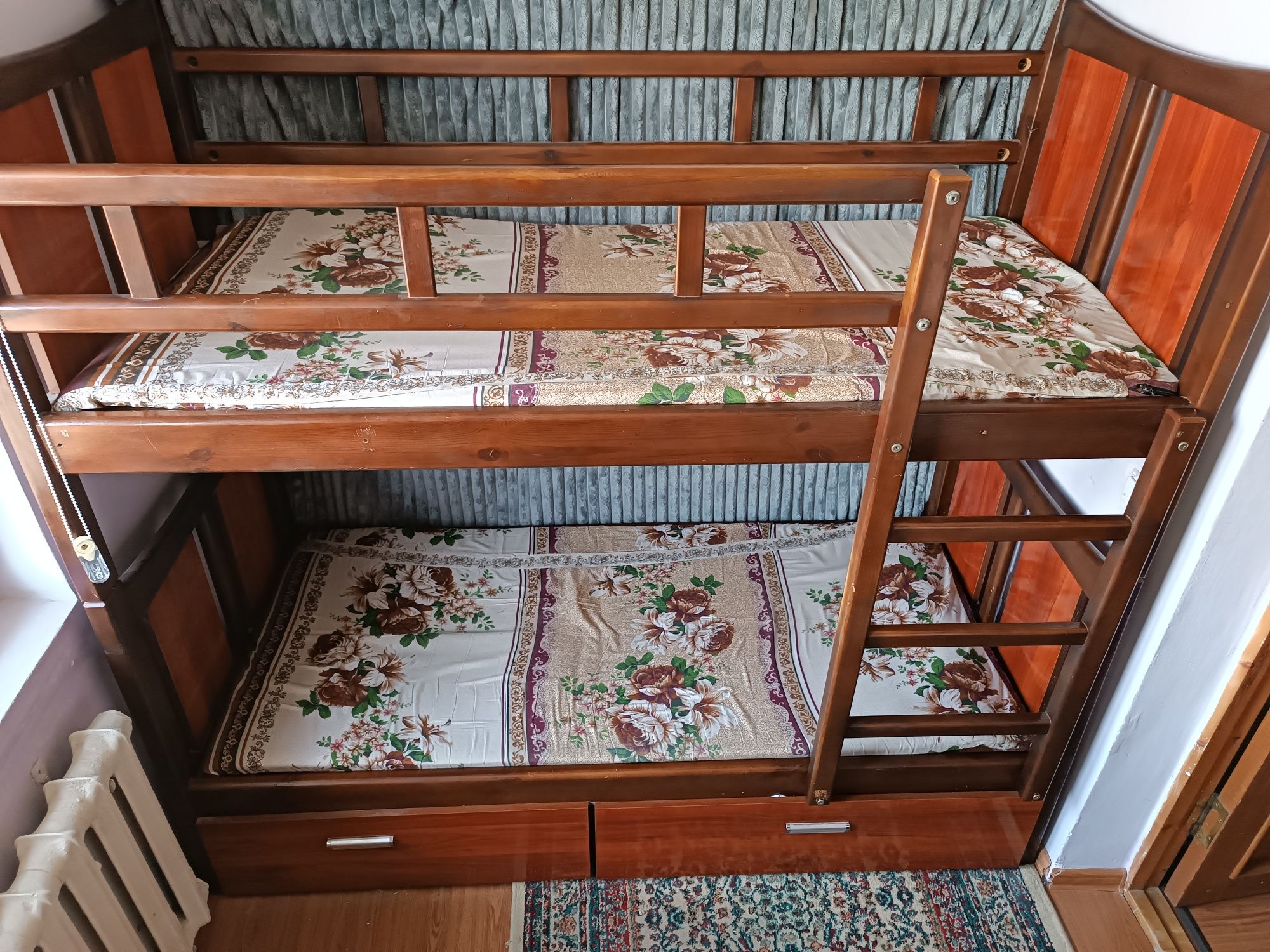 Кровать двухъярусная