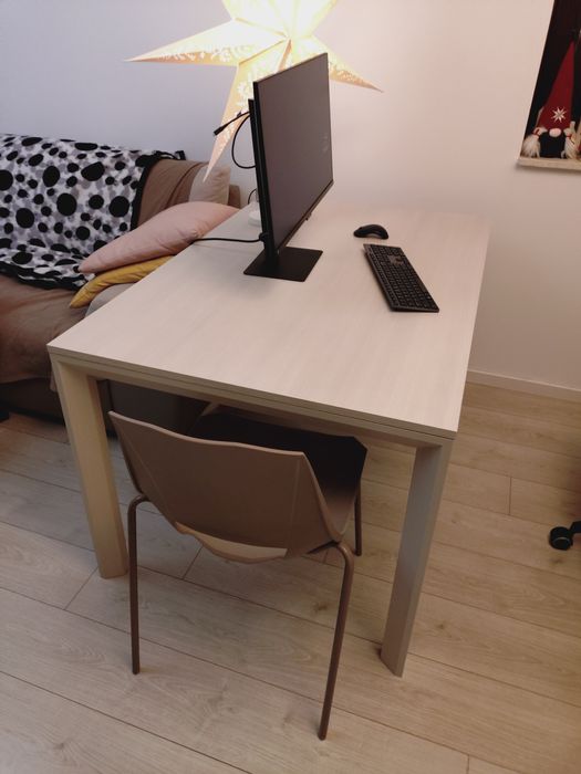 Masa 130x85x75 (Lxlxh) bej deschis + 4 scaune