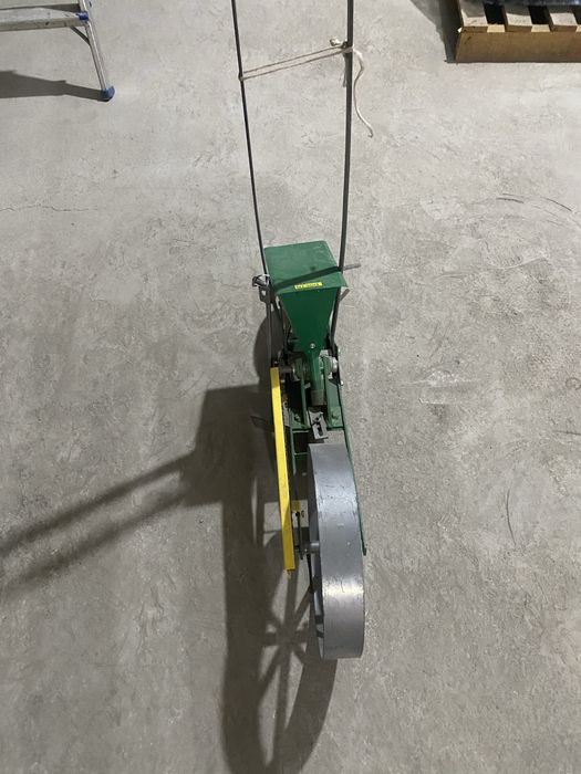 Сеялка однорядная