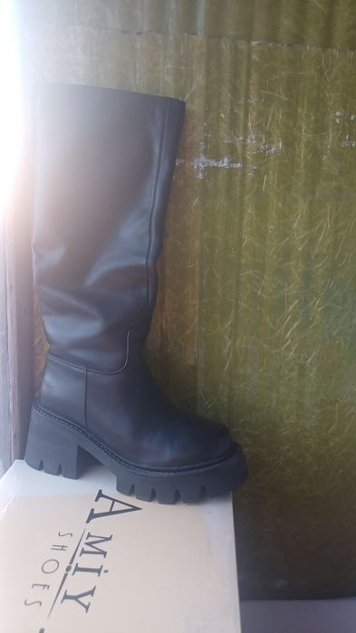 Продаю сапоги б/у кожанные. Размер 38