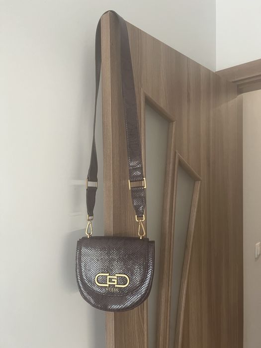 Чанта guess с една дълга дръжка