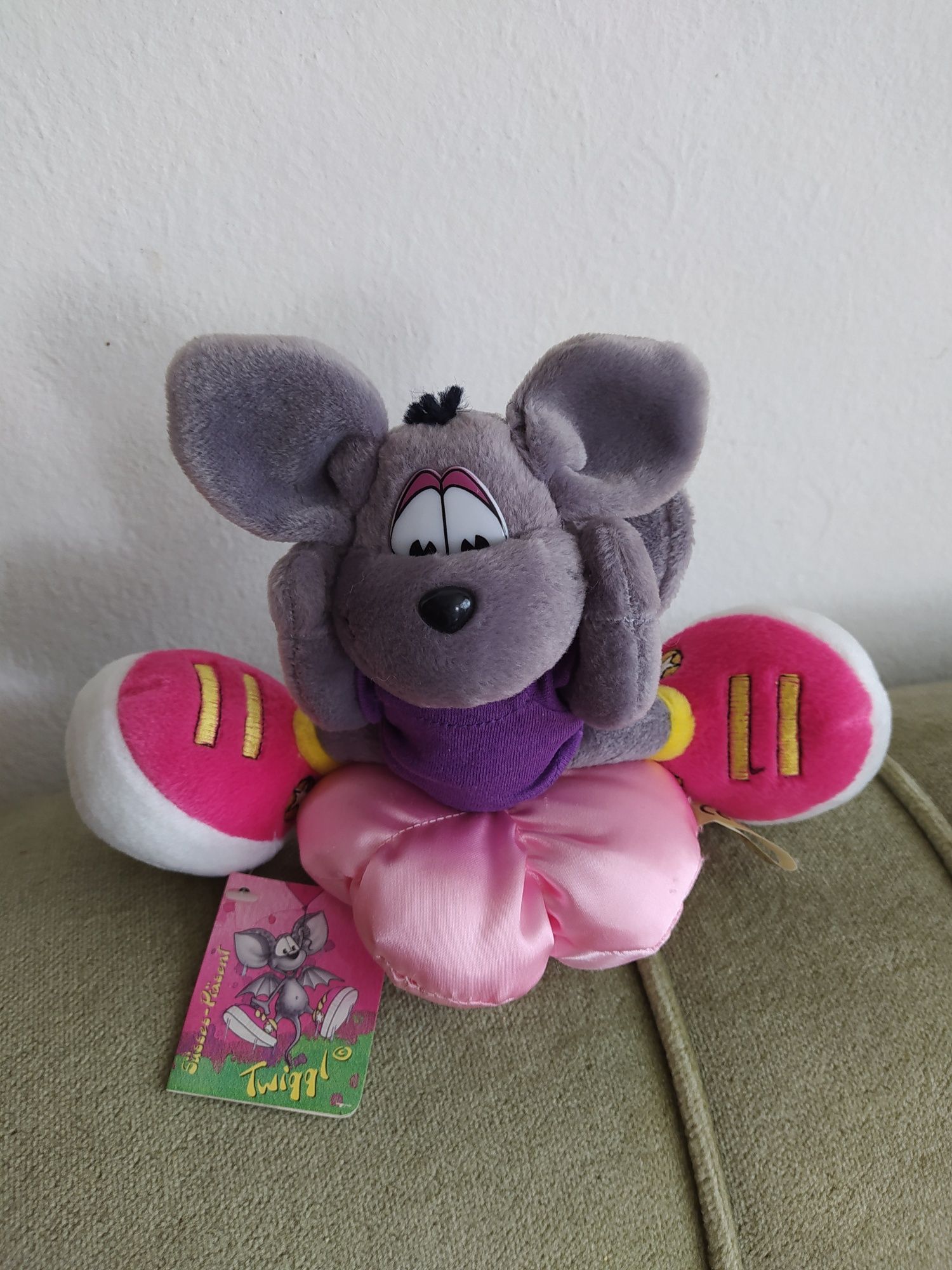 Осем плюшени играчки