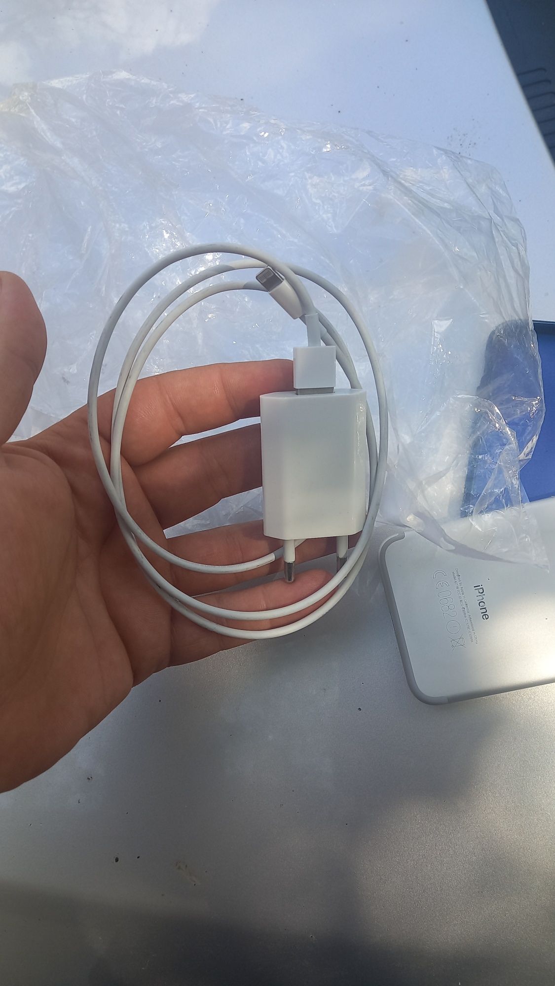 Телефон IPhone  7