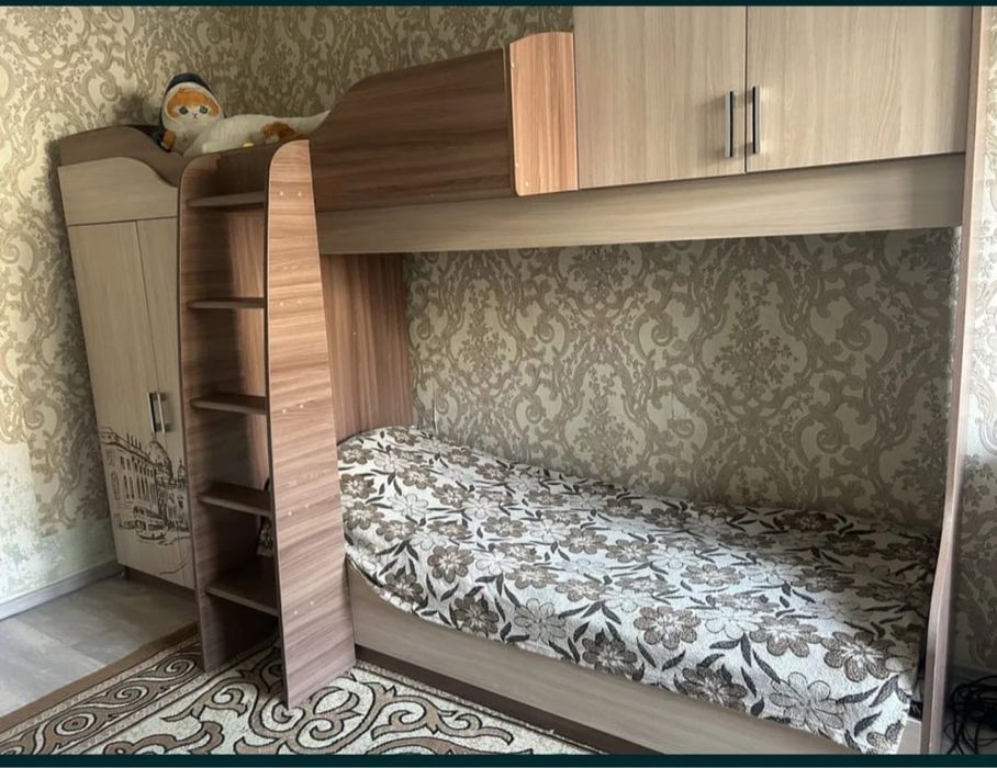 Продам детскую кровать двухьярусную