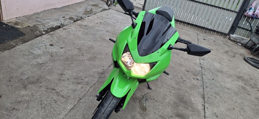 Se vinde kawasaki ninja250 r injecție  an 2010 acte de anglia