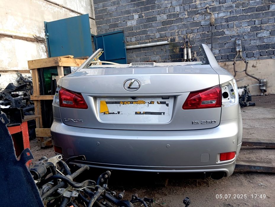 Задняя часть Lexus IS 250