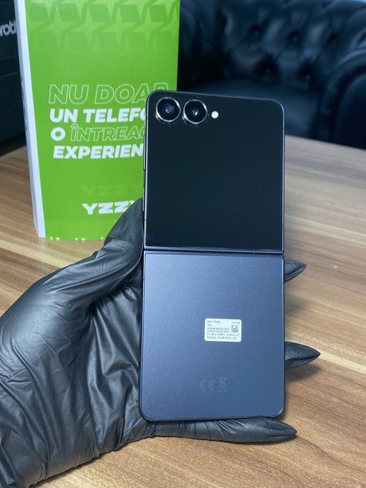 Samsung Galaxy Z Flip7 • 512 GB • Black