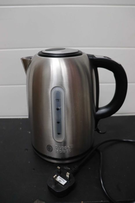 Russell Hobbs  безжична кана от неръждаема стомана,1.7л, 3kW,UK щепсел