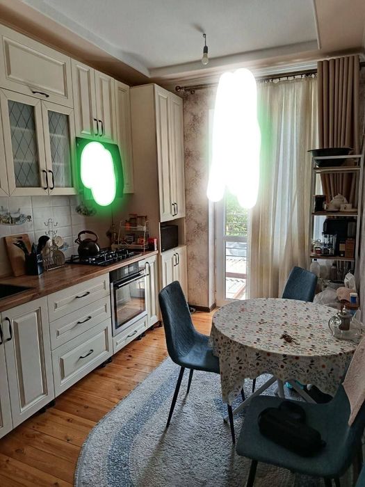 2 xonali kvartira sotiladi