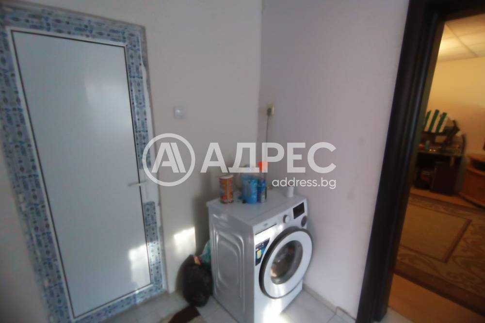 Къща в кв. "Бели Лом", в района на малката джамия.