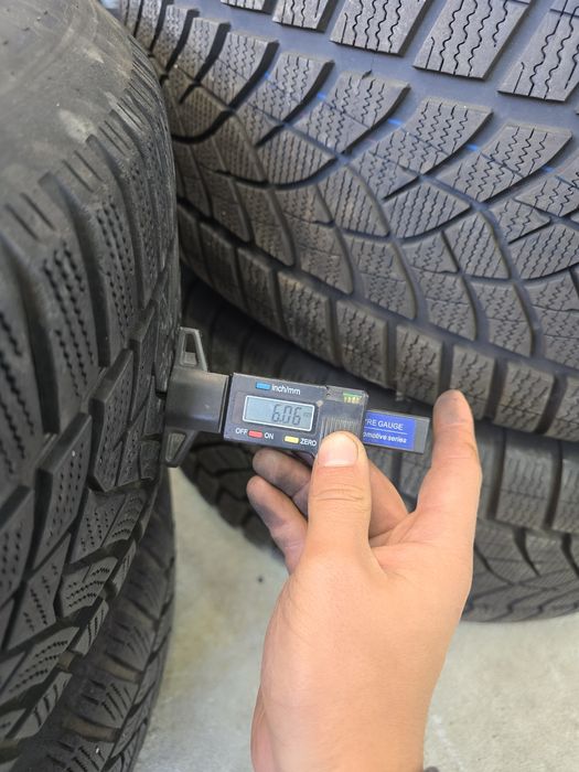 2 Броя Гуми 215/60/16 Dunlop 6mm