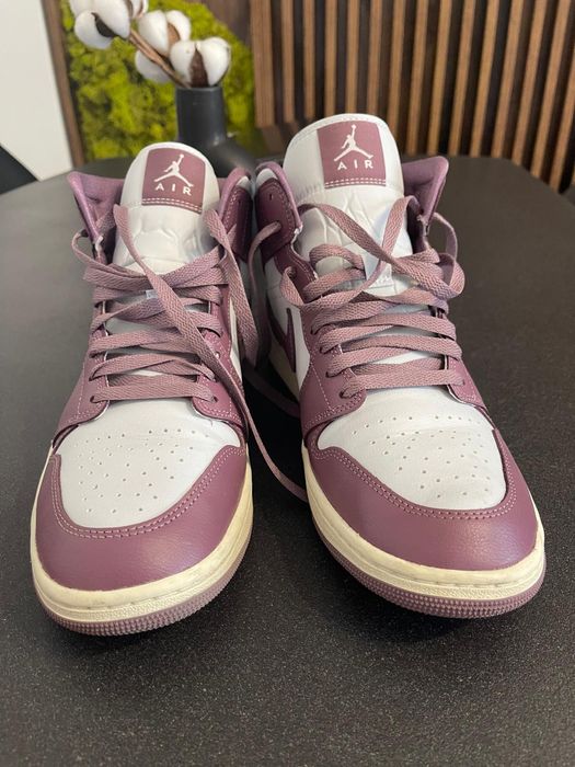 Jordan 1 mid purple