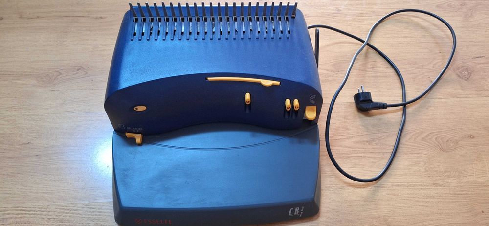 Aparat de indosariat profesional Esselte -perforare automata/electrica