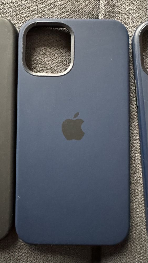 Оргинални кейсове Apple Silicone case за 12 Pro