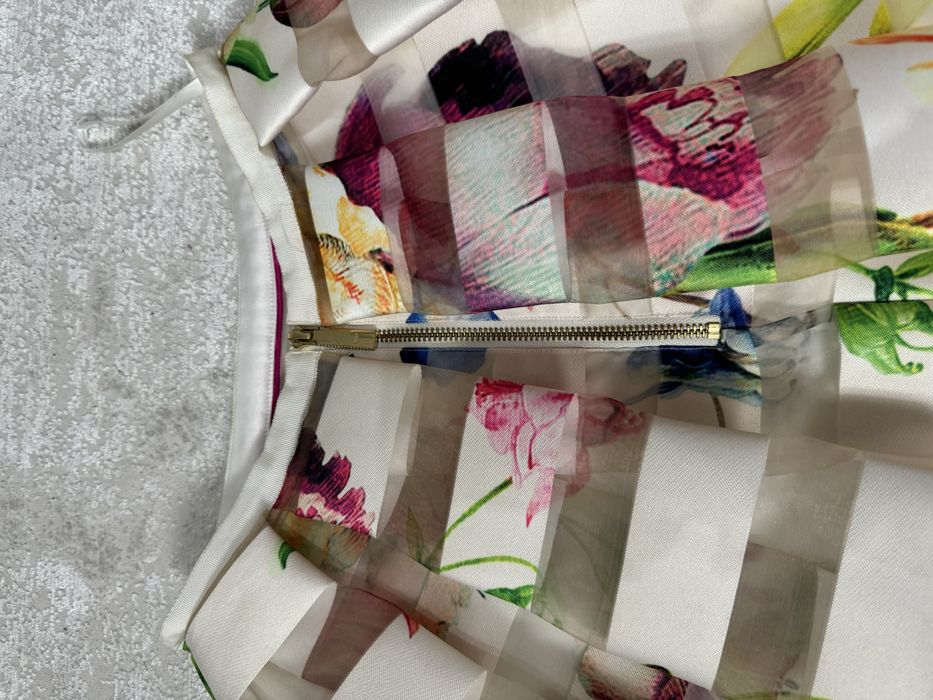 Fusta Ted Baker noua