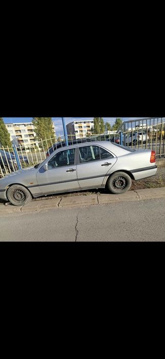 Мерцедес Ц200 /  Mercedes C200