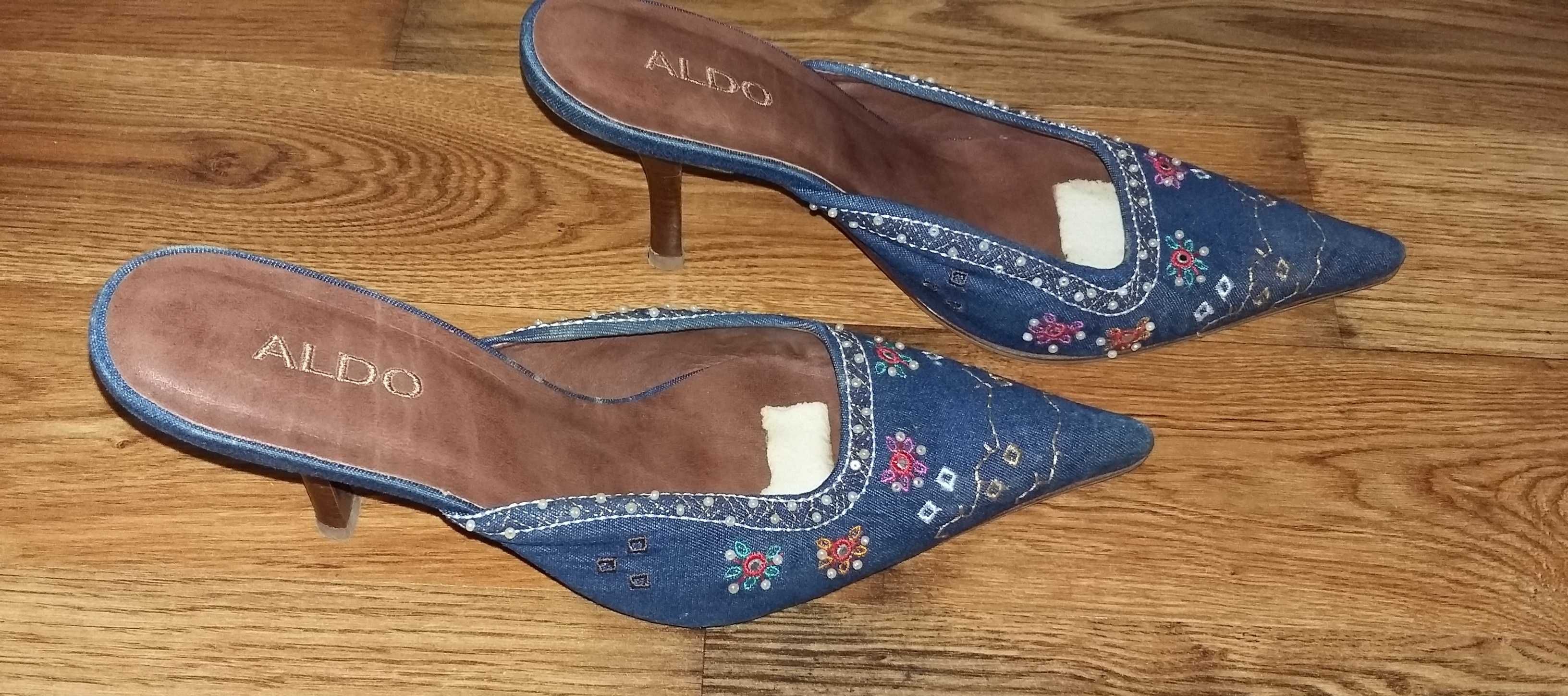 Интересни дамски обувки ALDO