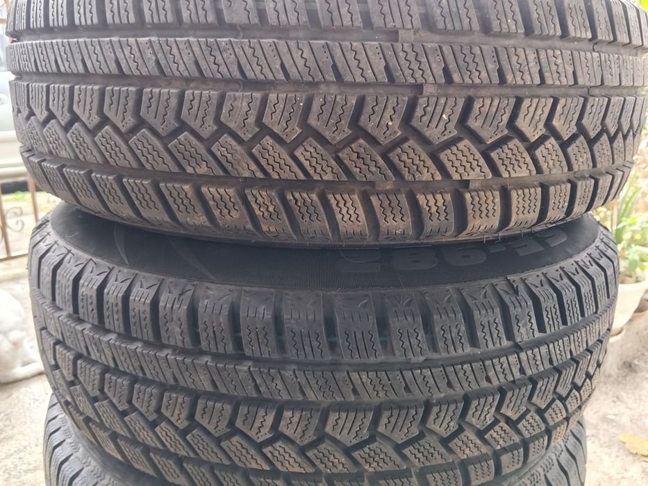 Зимни гуми с джанти 14 ки 4х100мм.- 440лв.