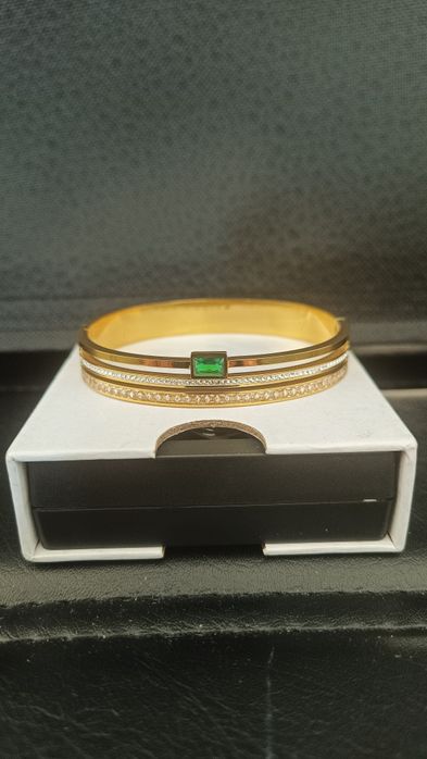 Brățară din inox aurie cu piatră verde