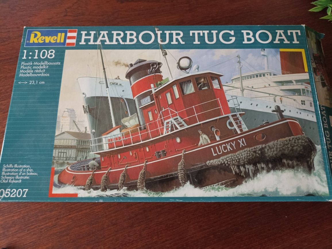 Мaкет Harbour tug boat нa Revell