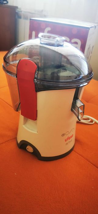 Продавам сокоизстисквачка Ufesa
