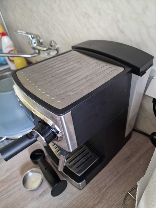 Кафемашина за еспресо и капучино Cecotec