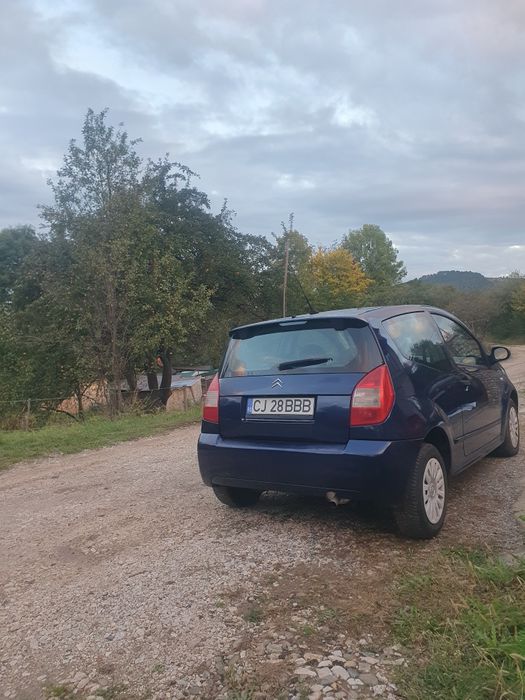 Vând Citroen C2 1,1 benzina.Anvelope all seasons.