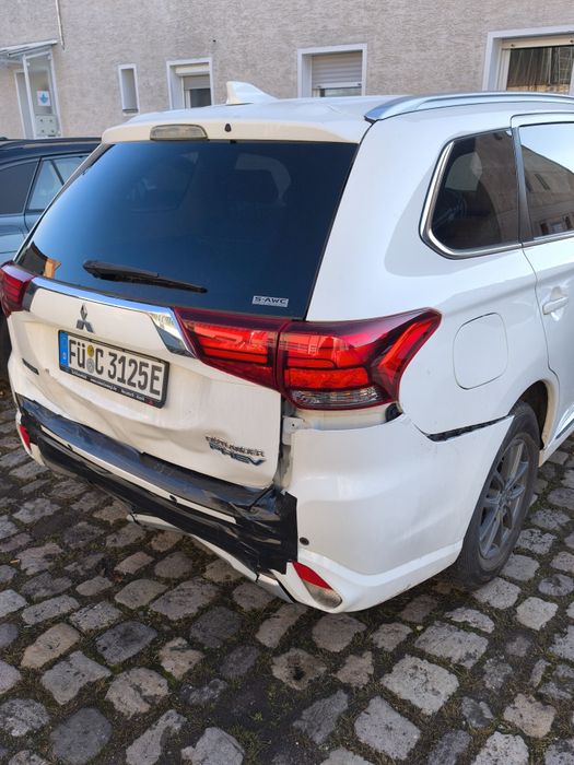 Mitsubishi Outlander 2.0 hibrid