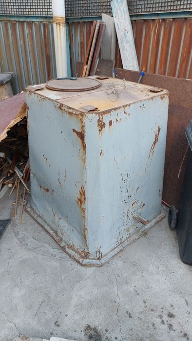 Мусорный ящик из листового металла