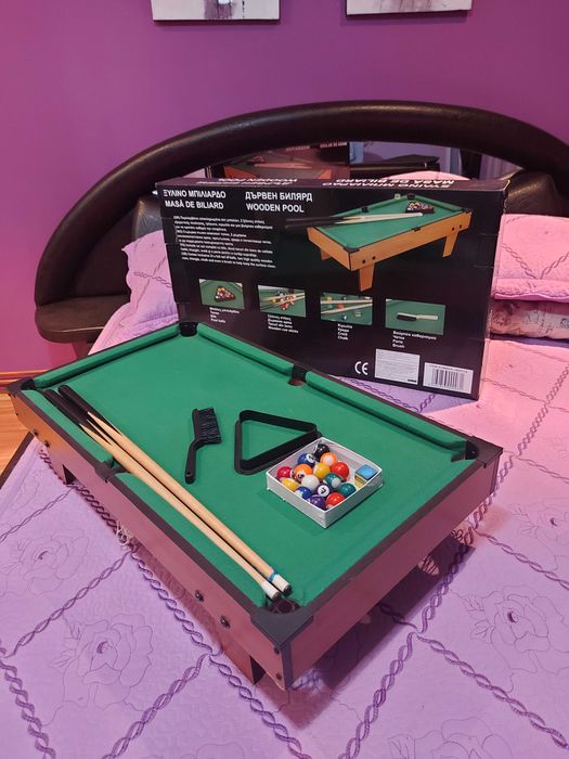 Masa de biliard cu 2 tacuri triunghi si set cu bile