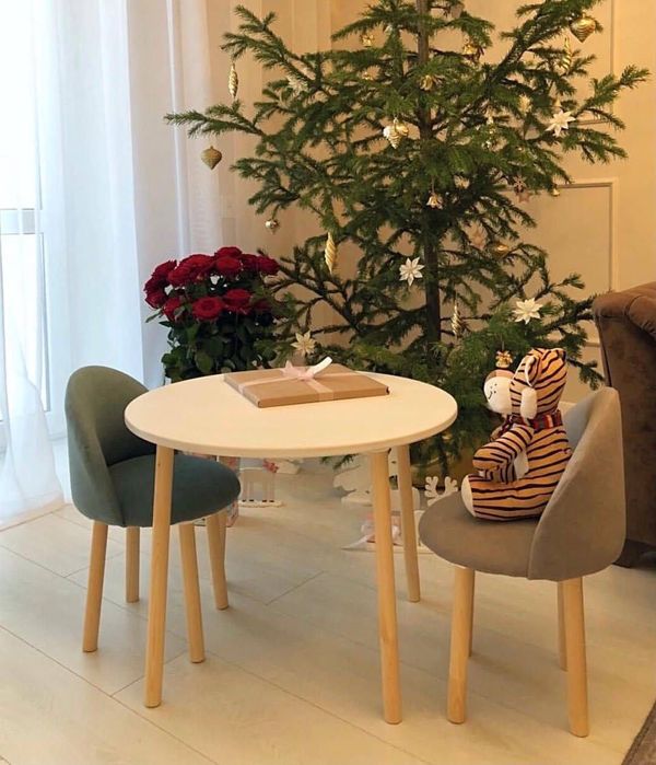 Детский стол два стула