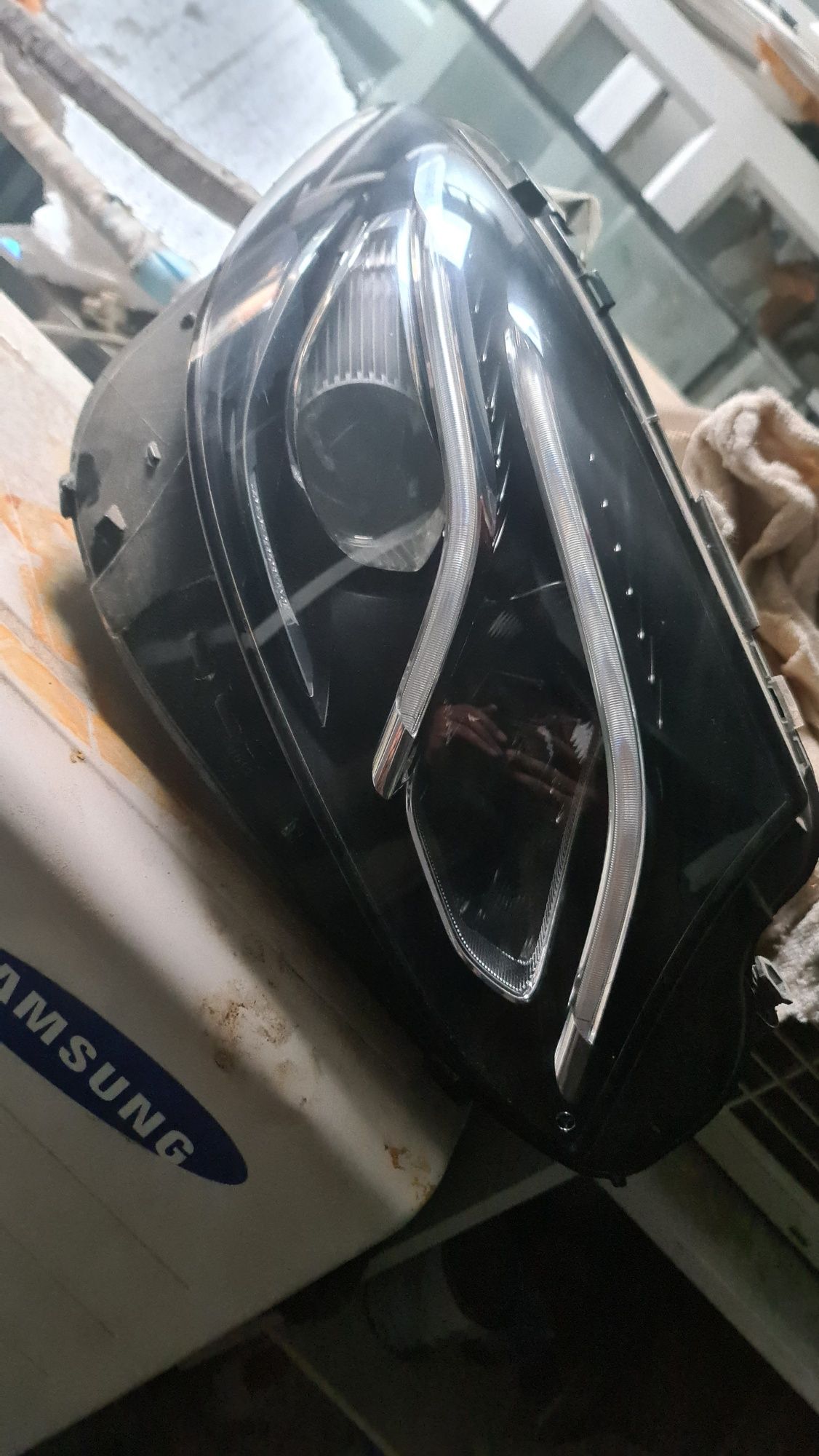 Продам фару правую w213